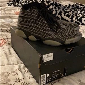 men’s size 9 Jordan Horizons